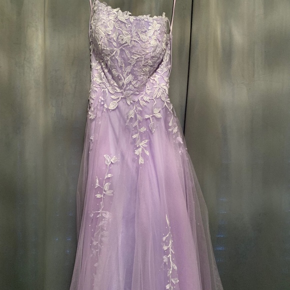 Grad/Prom Dress - Picture 1 of 5